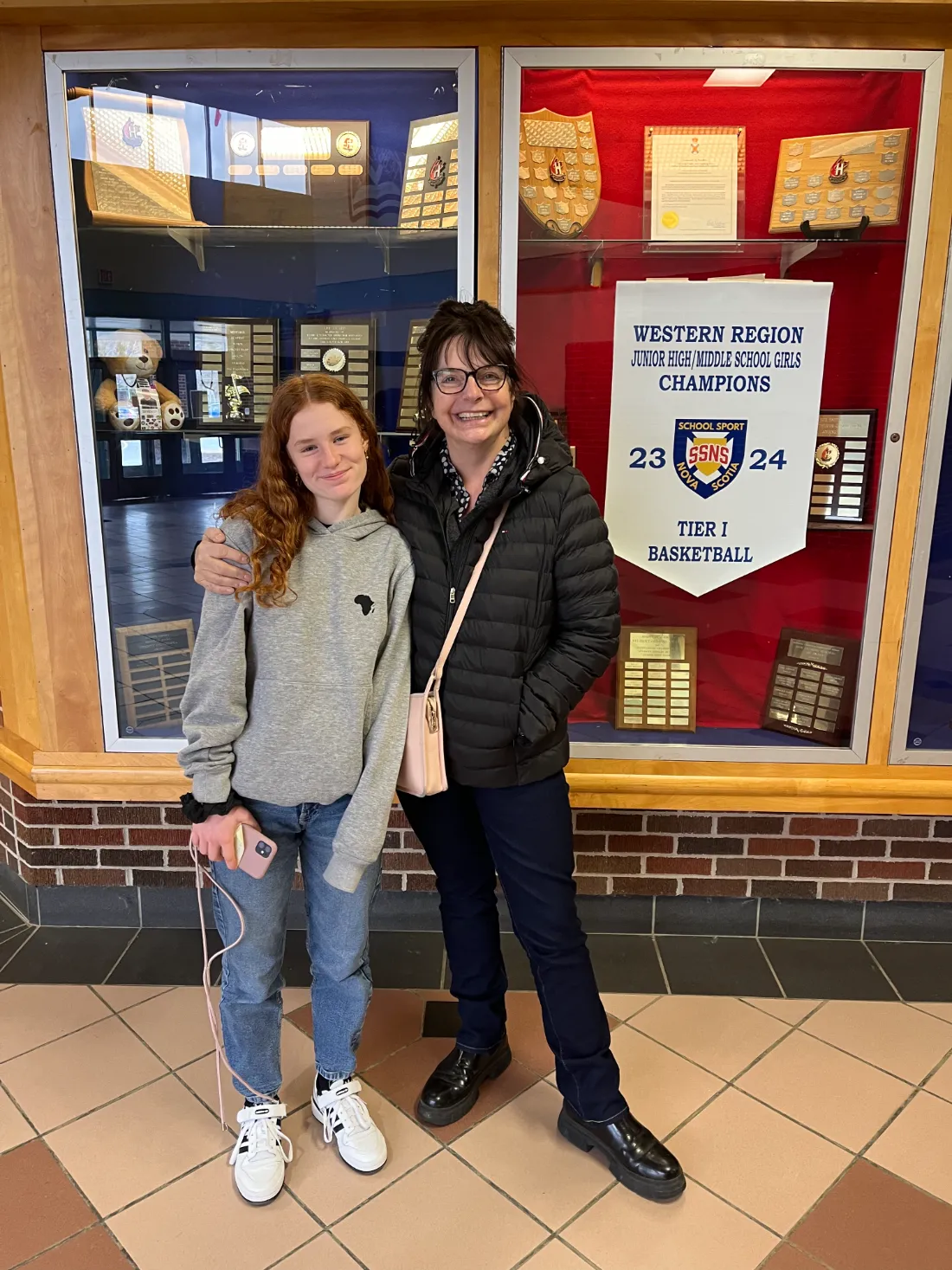 Christine Bonneux avec une participante lors d'un séjour linguistique au Canada